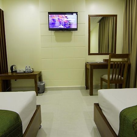 Rose Emerald Hotel Phnom Penh Exterior photo