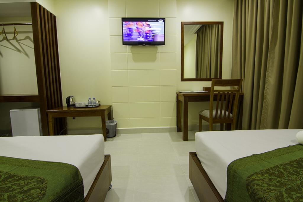 Rose Emerald Hotel Phnom Penh Exterior photo
