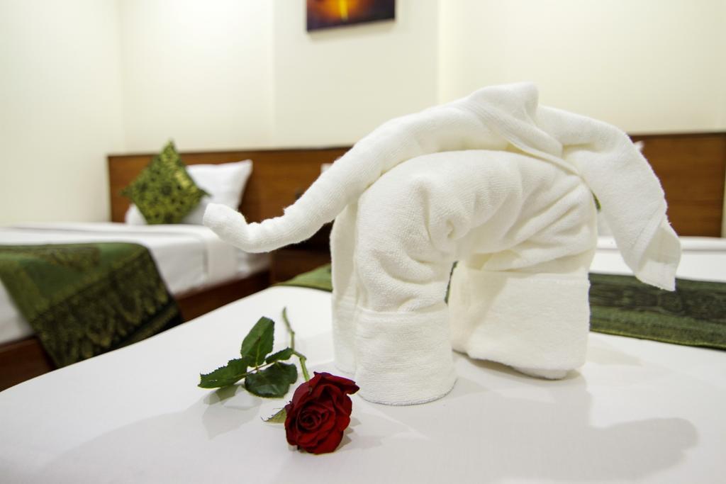 Rose Emerald Hotel Phnom Penh Exterior photo
