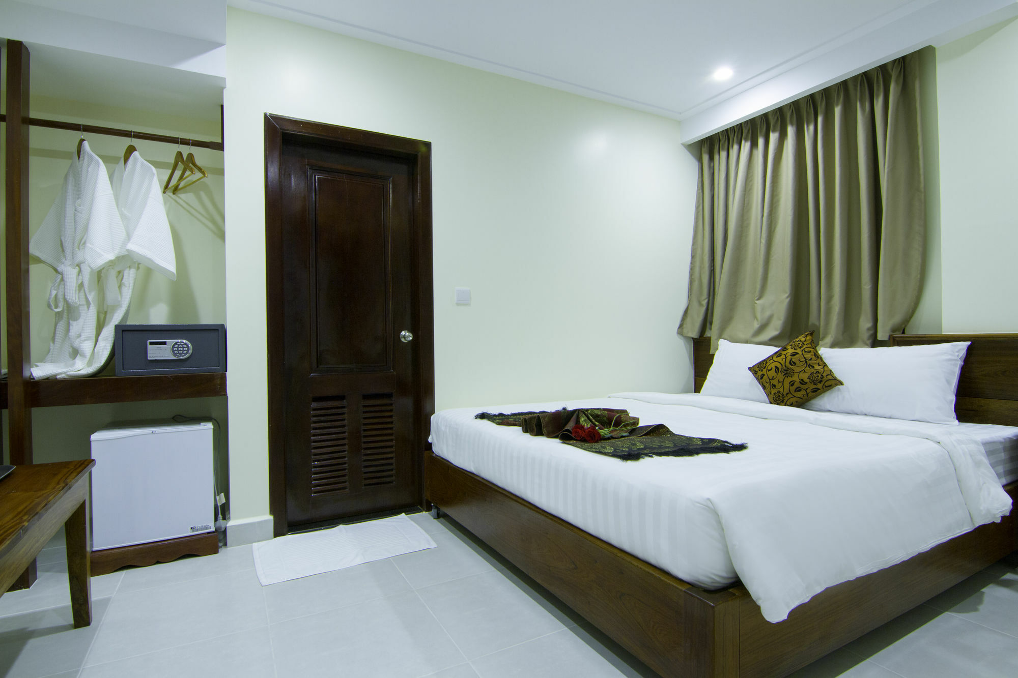 Rose Emerald Hotel Phnom Penh Exterior photo