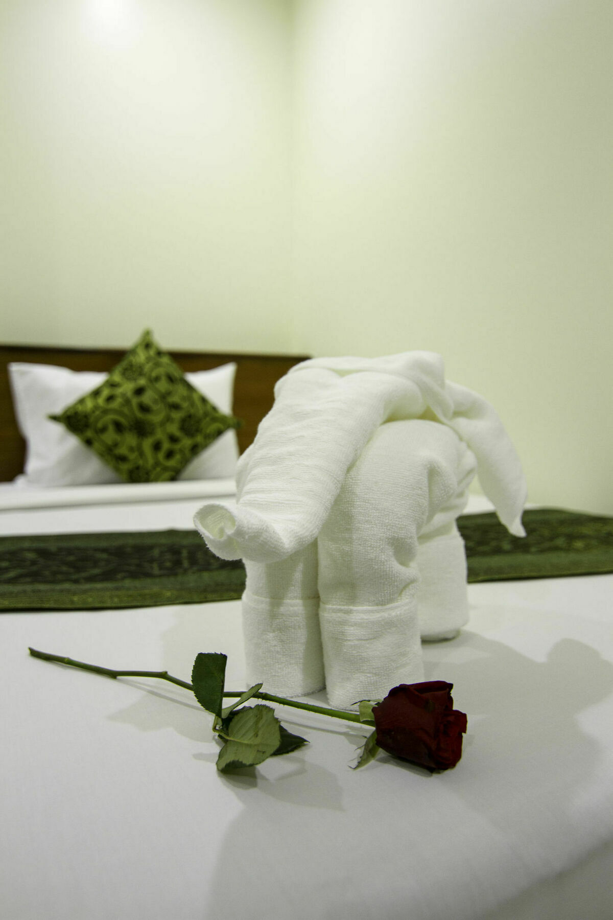 Rose Emerald Hotel Phnom Penh Exterior photo