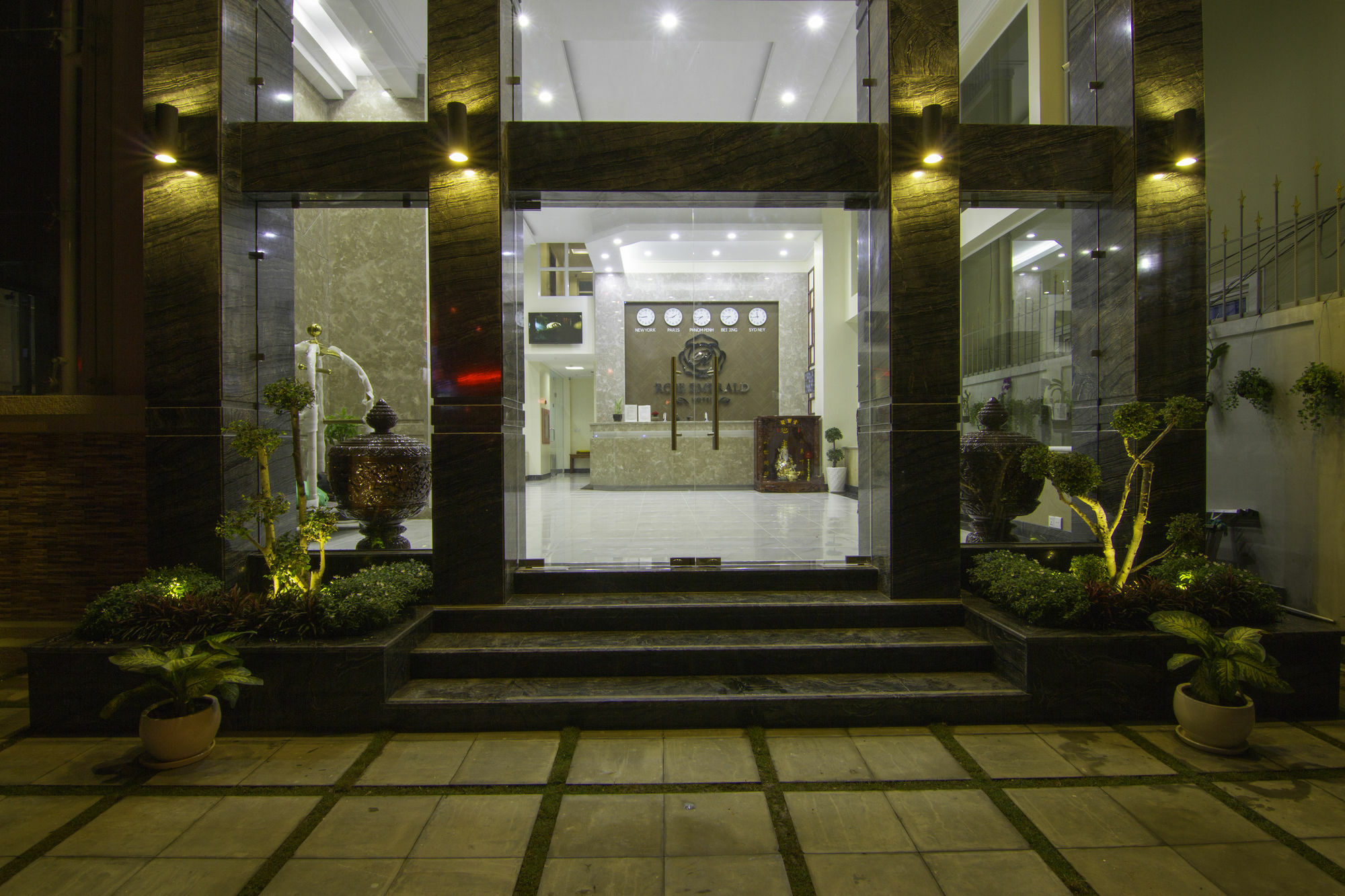 Rose Emerald Hotel Phnom Penh Exterior photo