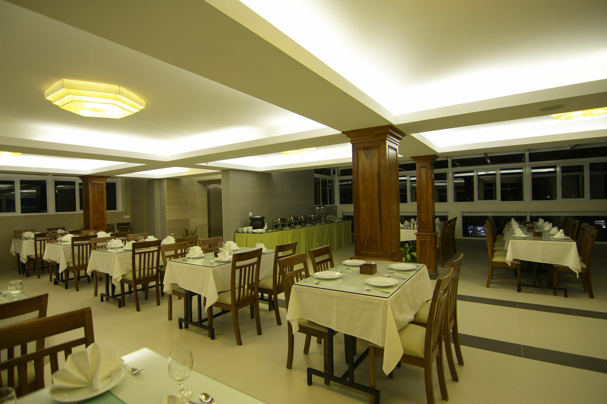 Rose Emerald Hotel Phnom Penh Exterior photo