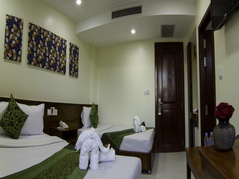 Rose Emerald Hotel Phnom Penh Exterior photo
