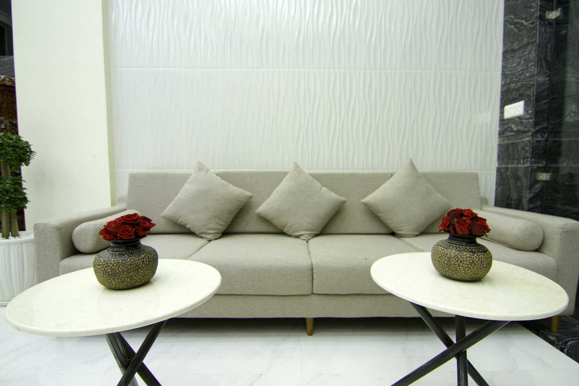 Rose Emerald Hotel Phnom Penh Exterior photo