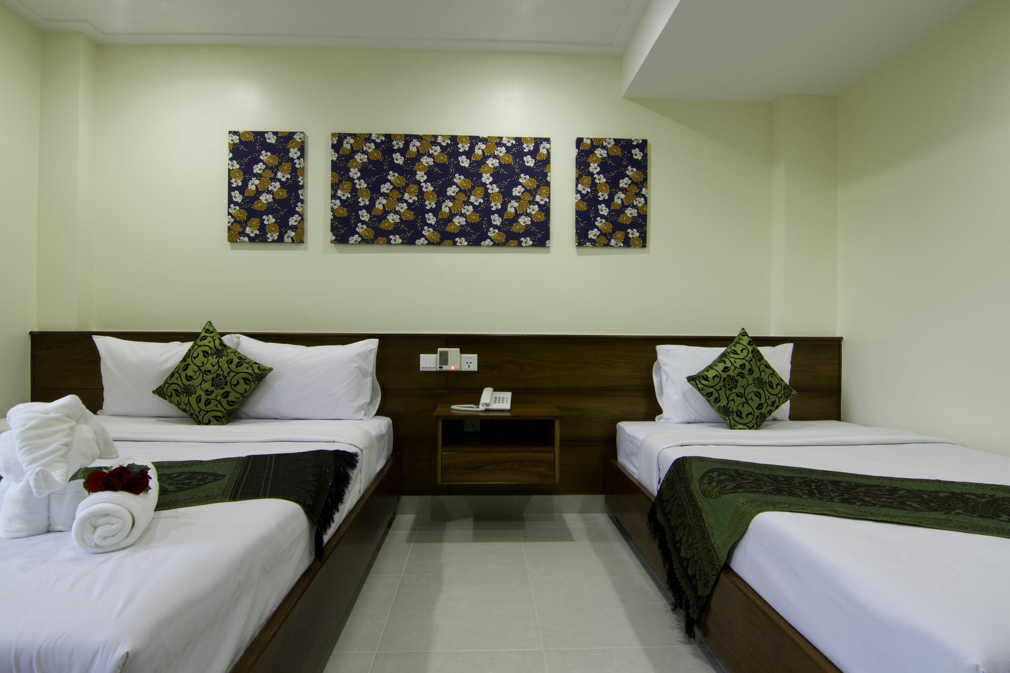 Rose Emerald Hotel Phnom Penh Exterior photo