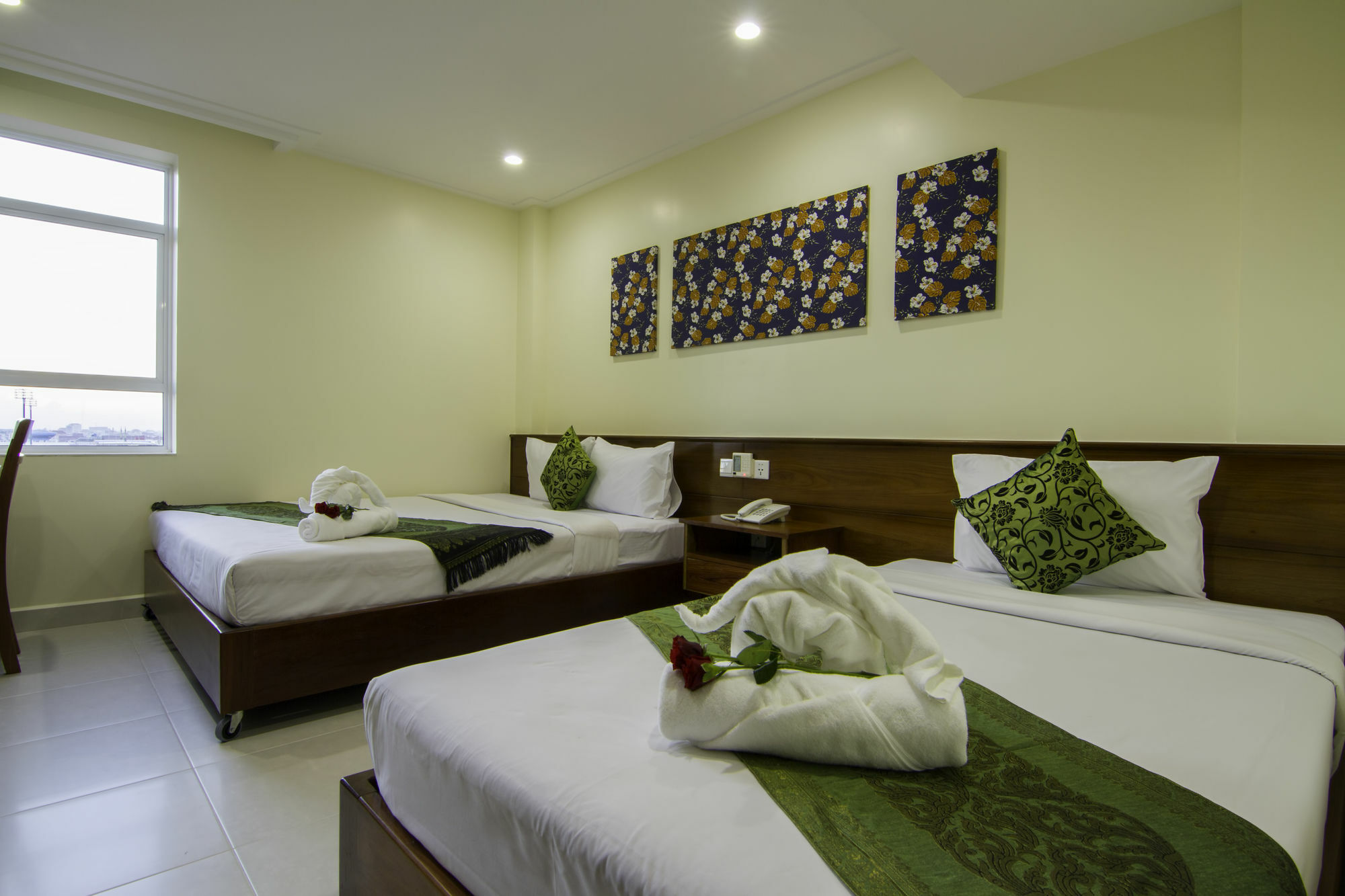 Rose Emerald Hotel Phnom Penh Exterior photo