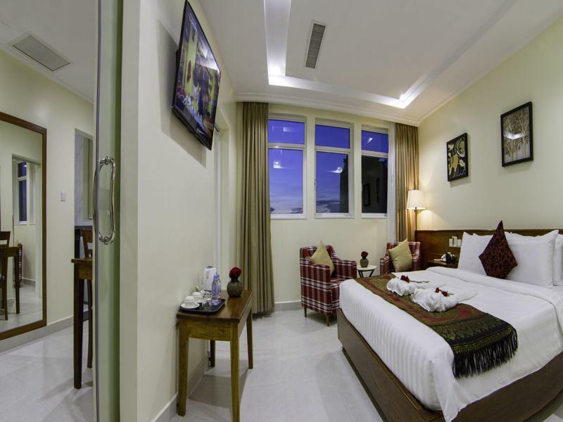 Rose Emerald Hotel Phnom Penh Exterior photo