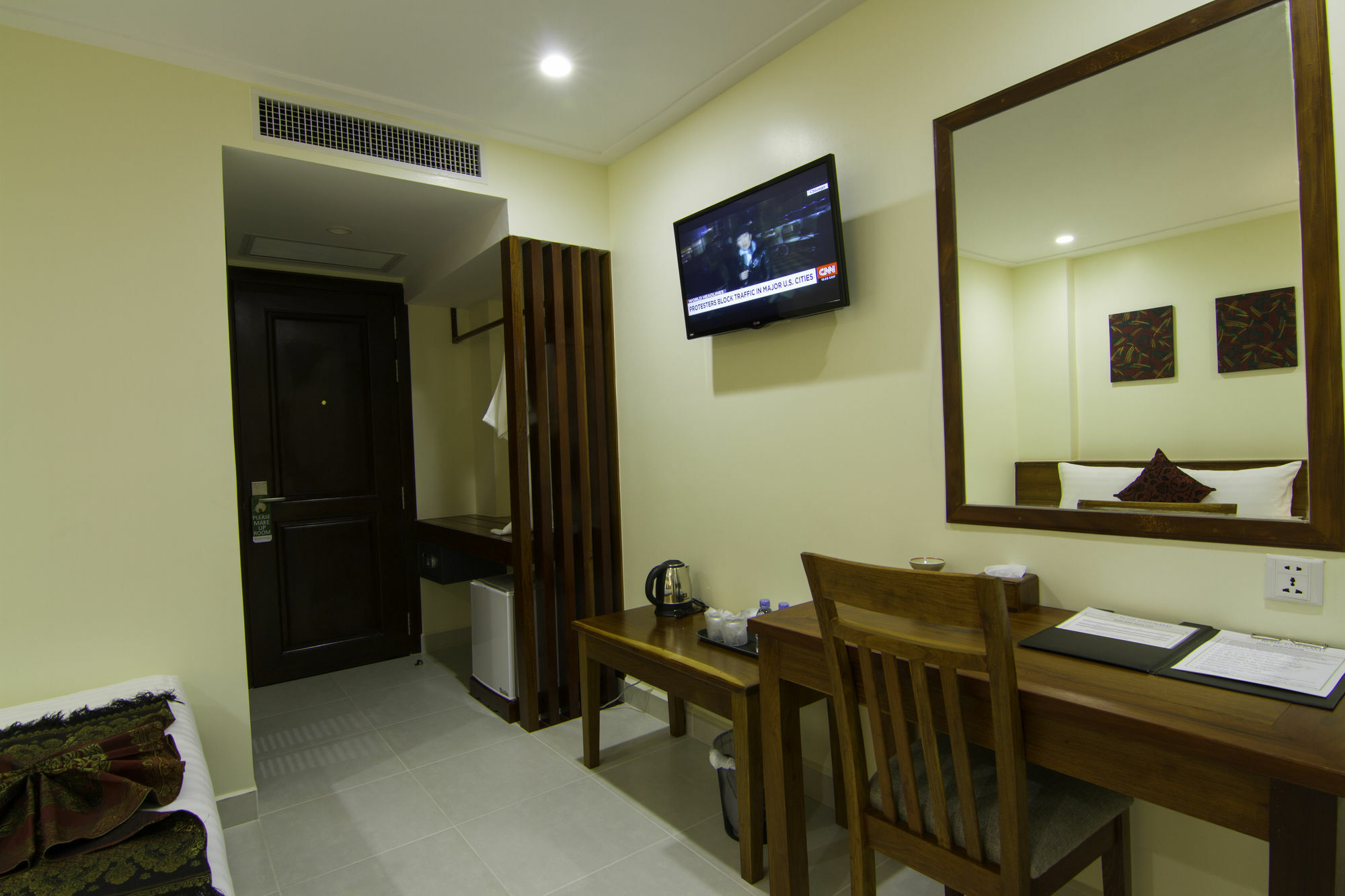 Rose Emerald Hotel Phnom Penh Exterior photo