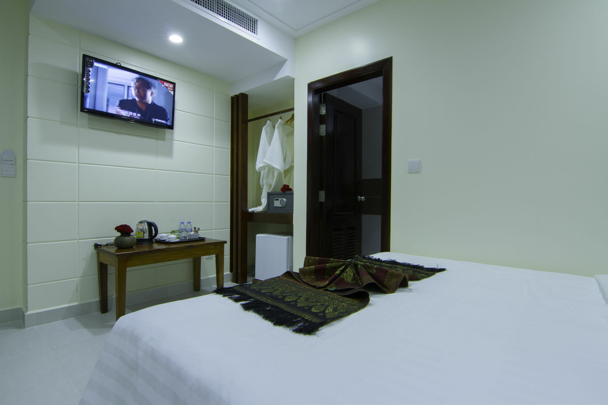 Rose Emerald Hotel Phnom Penh Exterior photo