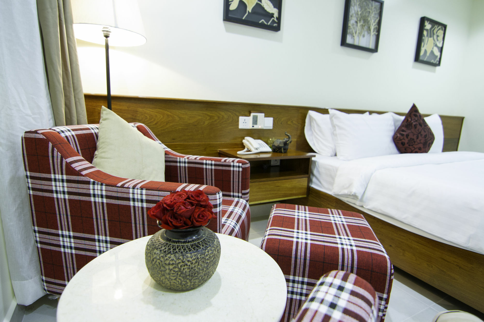 Rose Emerald Hotel Phnom Penh Exterior photo