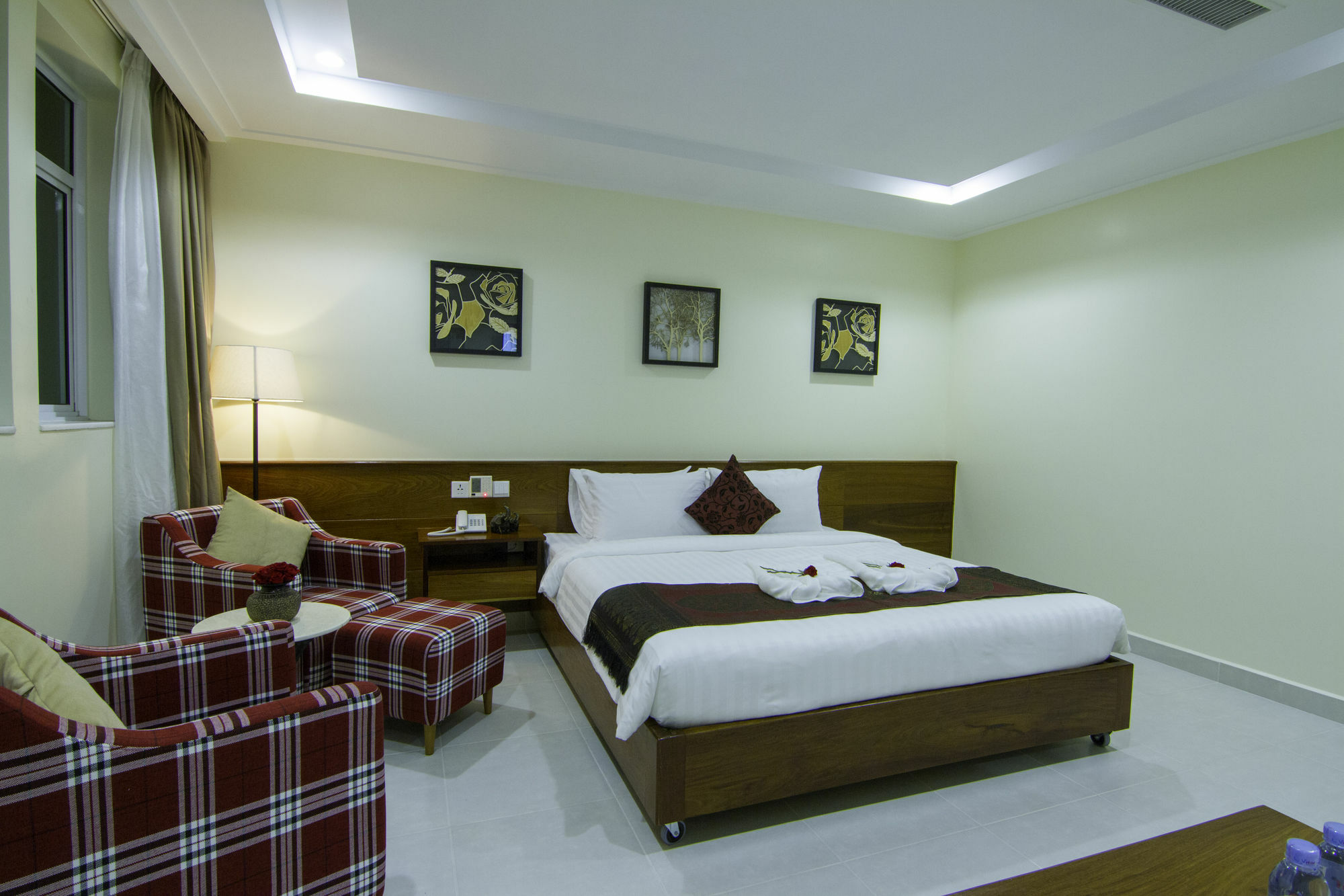 Rose Emerald Hotel Phnom Penh Exterior photo