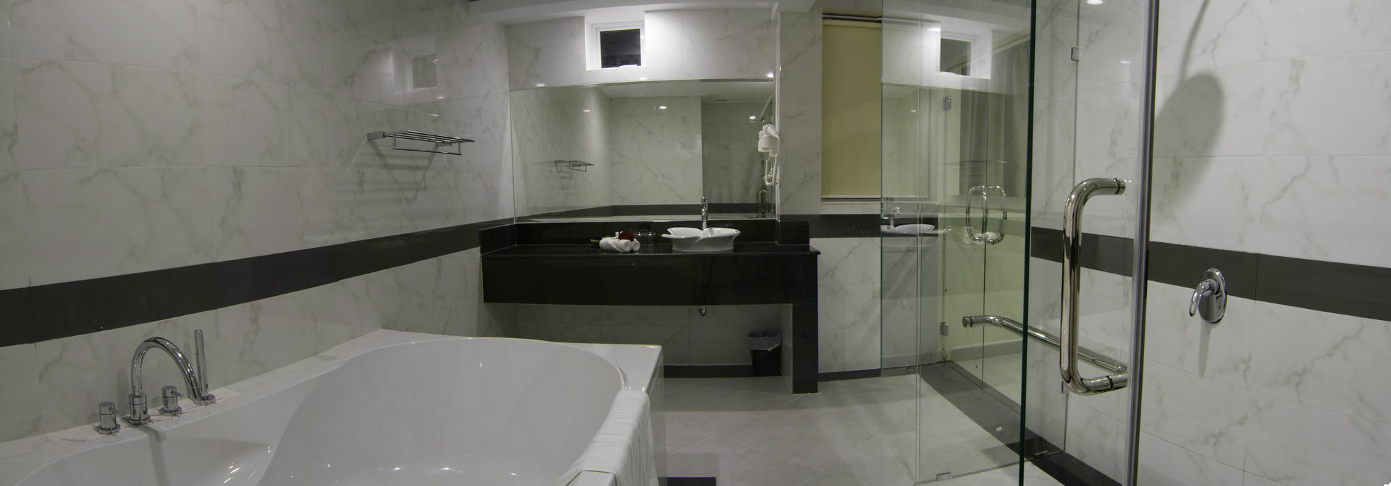 Rose Emerald Hotel Phnom Penh Exterior photo