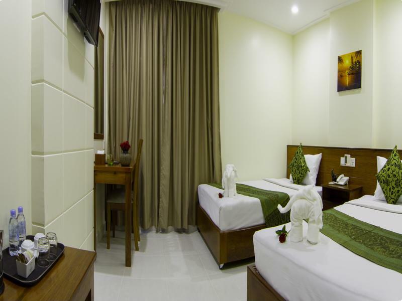 Rose Emerald Hotel Phnom Penh Exterior photo